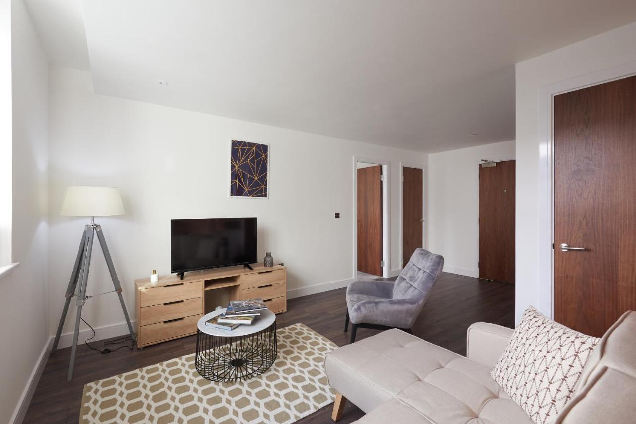 Seven Living Slough - Free Parking & Fast Wi-Fi Exterior photo
