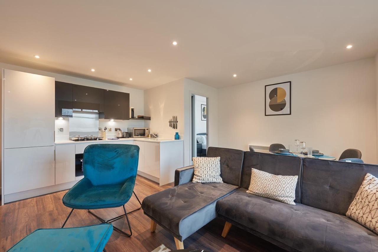 Seven Living Slough - Free Parking & Fast Wi-Fi Exterior photo