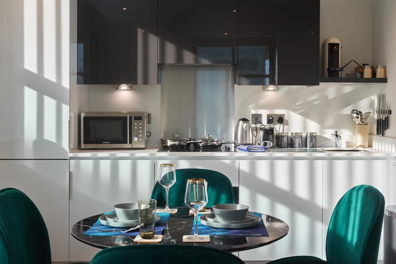Seven Living Slough - Free Parking & Fast Wi-Fi Exterior photo