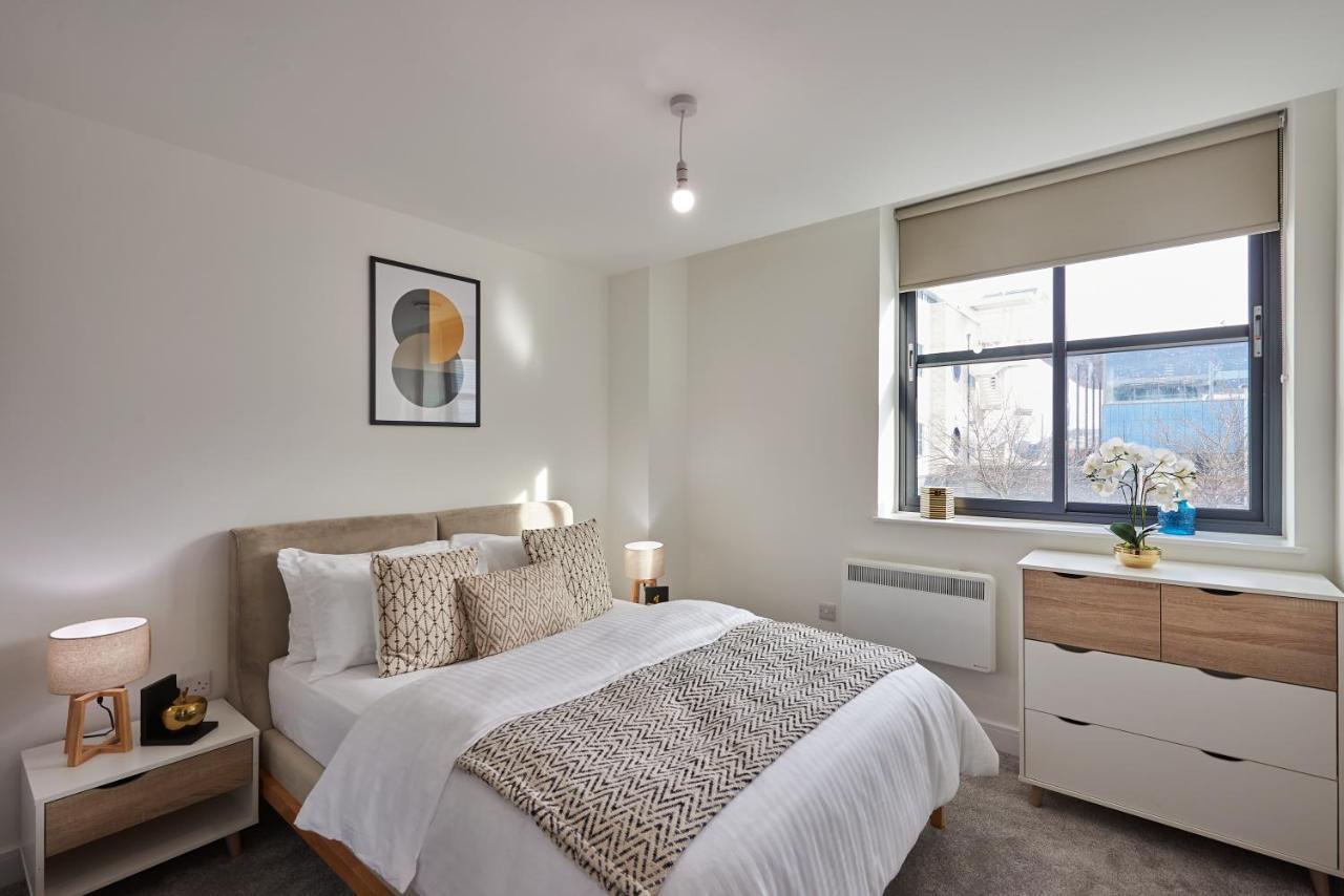 Seven Living Slough - Free Parking & Fast Wi-Fi Exterior photo