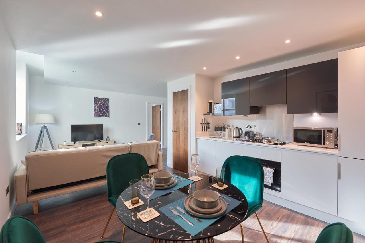 Seven Living Slough - Free Parking & Fast Wi-Fi Exterior photo