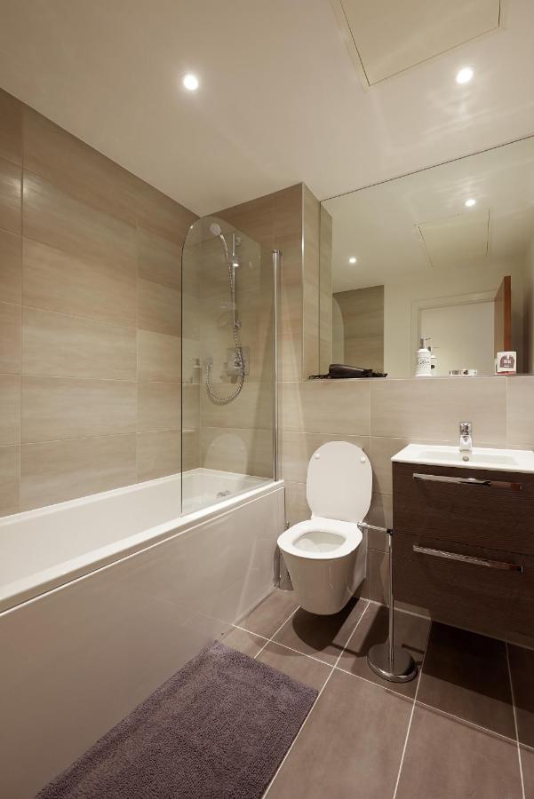 Seven Living Slough - Free Parking & Fast Wi-Fi Exterior photo